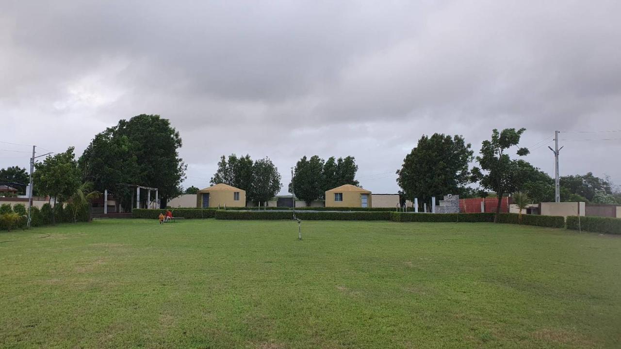 Krishna Farm & Forest Villa Bhuj Buitenkant foto